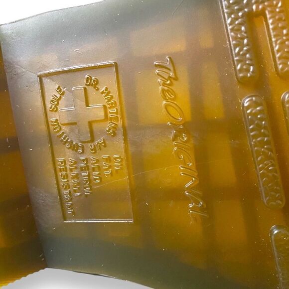 Dr. Martens 101 Yellow Stitch 6 Eyelet White Leather Combat Boots Womens size 7 - Picture 7 of 8